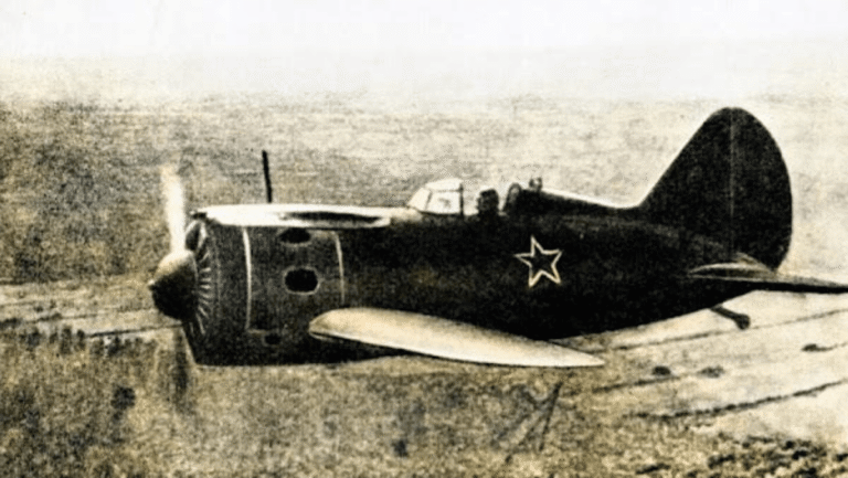 Avión soviético bombardeando en la Guerra Civil española