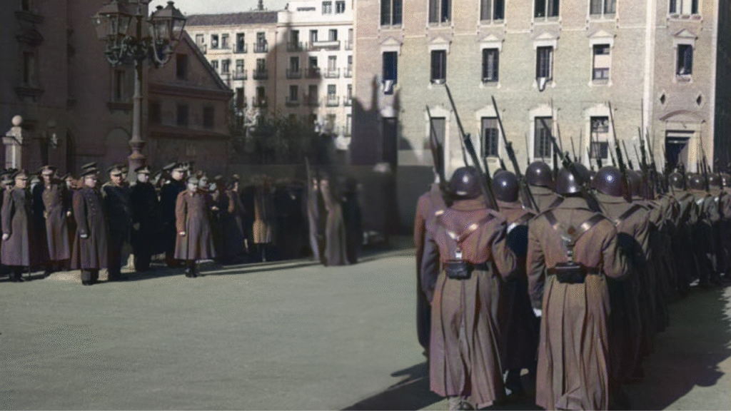 las tropas de Franco desfilan en Madrid el día de la inmaculada de 1945